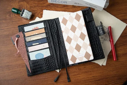 Vista 4 de Cubierta del planificador B6 con cremallera y bolsillo trasero grande, cuero con estampado de cocodrilo (negro)