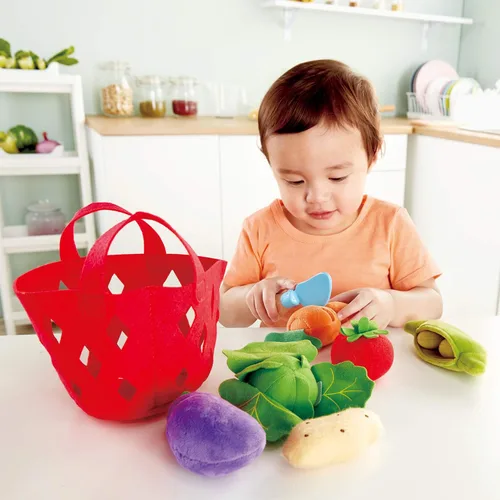 Vista 4 de Hape Cesta de verduras para niños pequeños Cesta de compras de verduras suave, juego de alimentos de comestibles de juguete incluye repollo