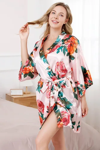 Vista 2 de ALHAVONE Bata kimono corta de satén sedoso con flores de rosas para mujer para prepararse