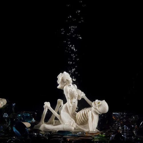 Carefree Fish Esqueleto de acuario King and Queen Decor Tank Halloween Skull Ornament Bubbler Ornament A Crazy Underwater Song and Dance Drama Sin