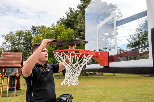 Vista 19 de Goalrilla El bloqueador de llantas de baloncesto protege tu aro con un sistema de bloqueo, color negro