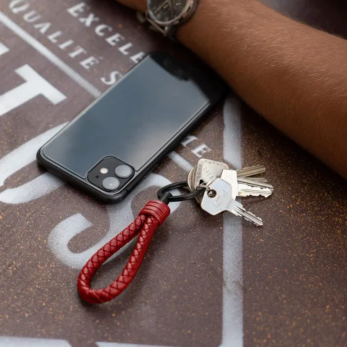 Vista 5 de SERASAR Leather Keychain [Strong] - with Additional Stainless Steel Key Ring for Small Keys - with Gift Box Rojo