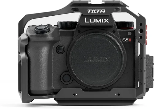 Vista 2 de Tilta Jaula completa para cámara compatible con Panasonic S5 II/IIX (negro) Diseño personalizado Accesorios de montaje a través de riel OTAN