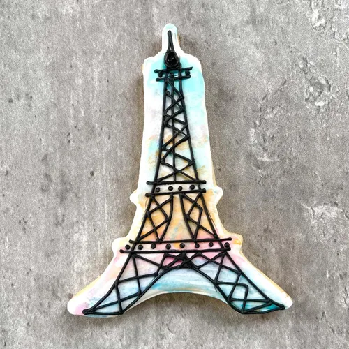Vista 2 de Cortador de galletas Torre Eiffel de 4 pulgadas, fabricado en Estados Unidos por Ann Clark