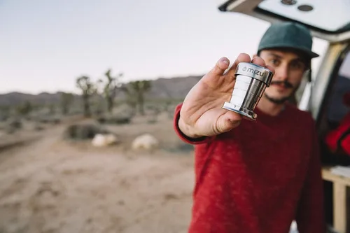 Vista 4 de Mizu - Vaso de chupito plegable 2 oz. acero inoxidable sin BPA (W02AMZASGNS)