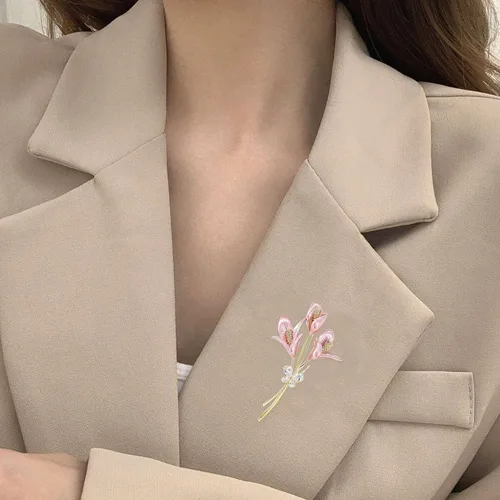 Vista 7 de Seakuur Broche floral elegante con forma de rosa roja para mujer, accesorio para el día de la madre