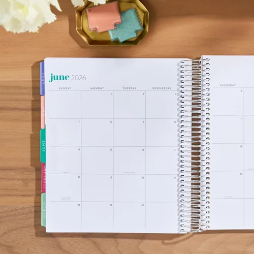 Vista 3 de Agenda mensual en espiral de 7 x 9 (enero de 2026 a diciembre de 2026) - Cubierta clásica de ramo, tema hexagonal, bobina de platino