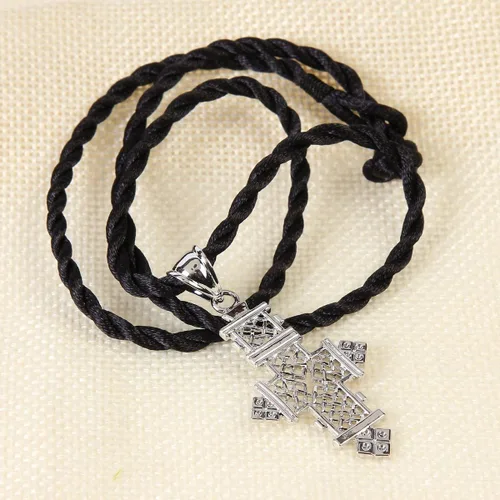 Vista 4 de Collar con colgante de cruz etíope cadena plateada joyería