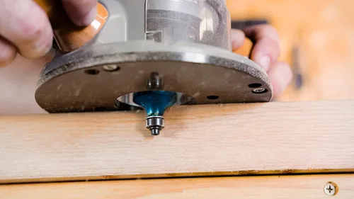 Vista 16 de Router Bosch 1617EVS de 2.25 HP, electrónico, de base fija.