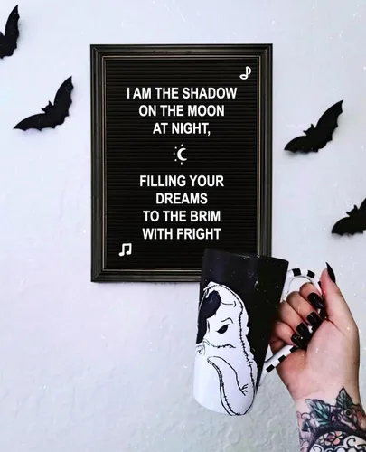 Vista 95 de Letrero de fieltro morado para el regreso a clases con marco blanco de madera rústica, letrero de tablero de letras de granja con soporte, mensaje