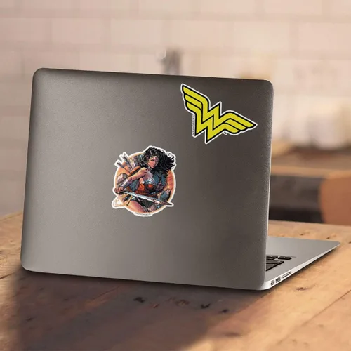 Vista 4 de Popfunk Camiseta y calcomanías clásicas de Wonder Woman Pop Art