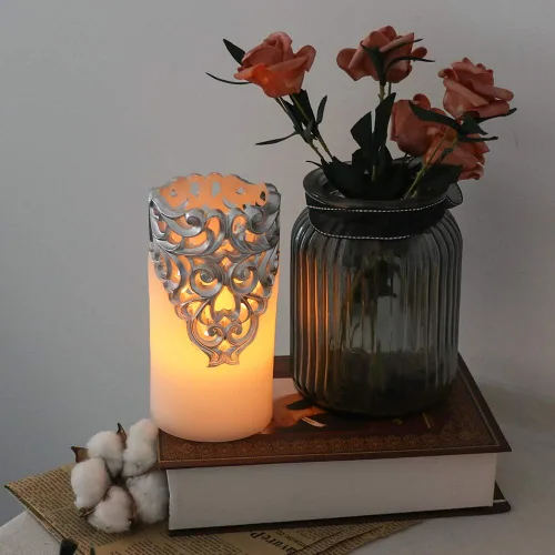 Vista 6 de Eldnacele Velas de Navidad Plateadas sin Llama con Temporizador de 5H, Velas de Pilar de Cera Real Parpadeantes que Funcionan con Batería