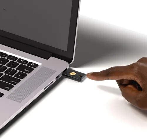 Vista 11 de Yubico - YubiKey 5 NFC - Clave de seguridad de autenticación de múltiples factores (MFA) y clave de acceso, conéctate a través de USB-A o NFC
