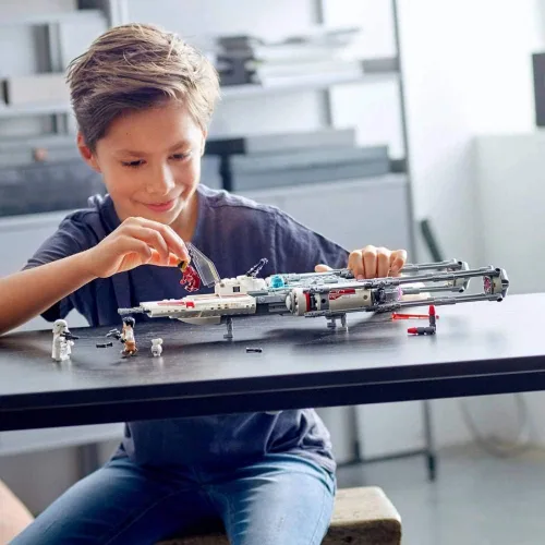 Vista 5 de LEGO Star Wars: The Rise of Skywalker Resistance Y-Wing Starfighter 75249 Nuevo kit de construcción de modelo de nave espacial coleccionable