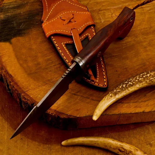 Vista 7 de AR - Cuchillo de caza hecho a mano para supervivencia al aire libre, hecho de mango de madera y acero de damasco, junto con funda de cuero, regalo