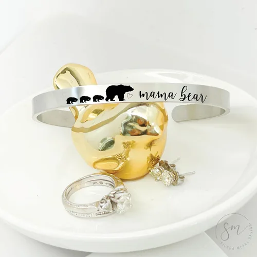 Vista 2 de Mama Bear Cuff Mama Bear Bracelet Gift For Mama Bear with Cubs Gift Valentines Day Gift Gift Birthday Personalized Amount of Cubs Mom Gift