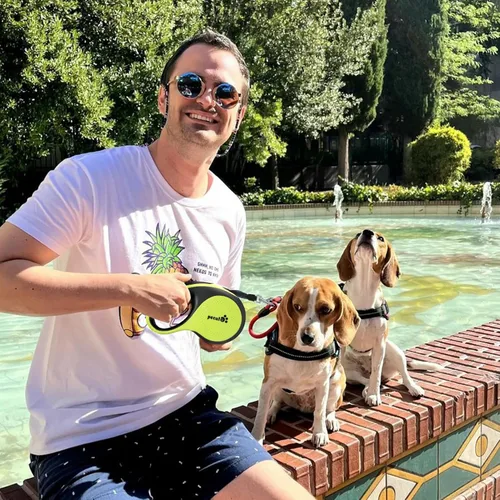 Vista 2 de Correa retráctil para perro con luz, correa retráctil para mascotas de 16.4 pies con agarre suave antideslizante, sin enredos 360°, control con un