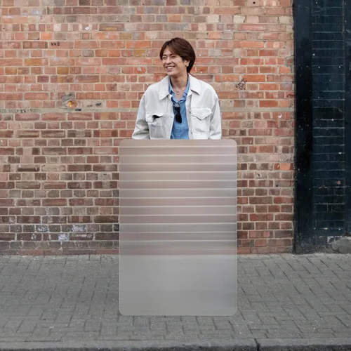 Vista 8 de Escudo de invisibilidad – 17 x 13 pulgadas, escudo resistente con hoja lenticular y mango acrílico transparente para bromas, ciencias, magia