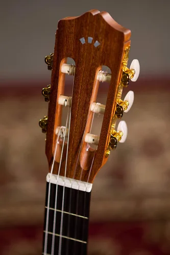 Vista 9 de Cordoba C1M-CE - Guitarra clásica electroacústica con cuerdas de nailon, Serie Protégé, Natural