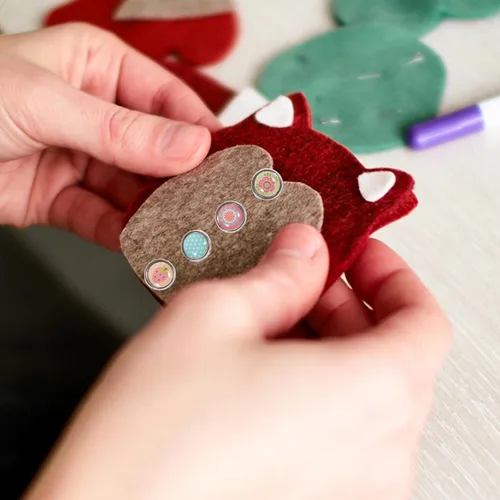 Vista 6 de Amosfun 100 piezas Mini Brads Metal Scrapbooking brads sujetadores de papel para manualidades DIY 0.354 in