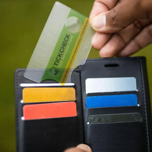 Vista 5 de TickCheck Tarjeta eliminadora de garrapatas, herramienta de eliminación de garrapatas de tamaño billetera con tarjeta de identificación