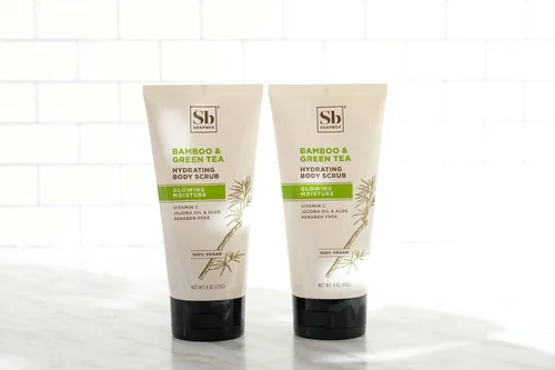 Vista 4 de Soapbox Exfoliante corporal suave, bambú y té verde, 6 onzas. Exfoliante corporal hidratante para una piel visiblemente más suave con aceite