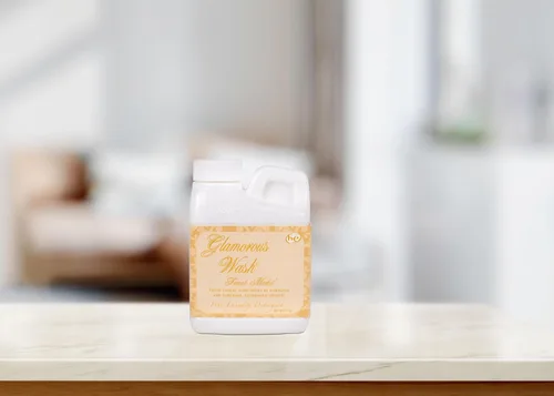 Vista 6 de Tyler Candle Co. Lista de deseos 16oz Glamorous Wash