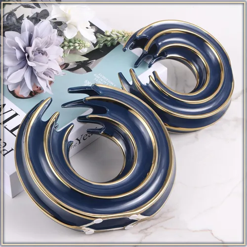 Vista 5 de Juego de 2 jarrones redondos de cerámica para decoración del hogar (línea dorada, azul dorado)