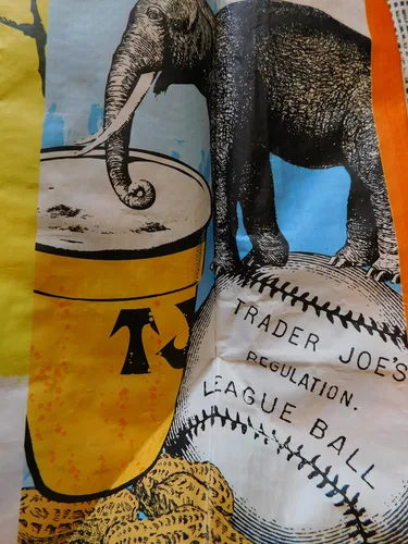 Vista 5 de Trader Joe's Enrich Loción facial hidratante y bolsa de compras reutilizable estilo NY