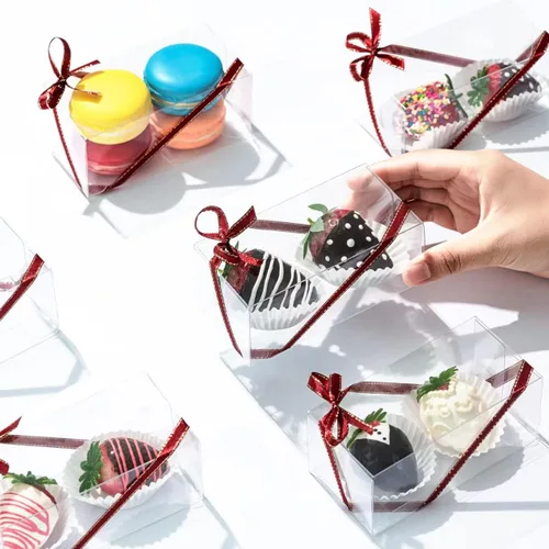 Vista 4 de RomanticBaking Paquete de 50 cajas de fresas cubiertas de chocolate transparente de 4 1/2 pulgadas x 2 1/4 x 2 pulgadas para 2 cajas de macarrón