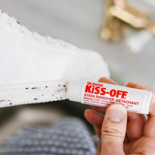 Vista 3 de General Pencil Kiss Off Quitamanchas 0.7 onzas (136BP), color blanco