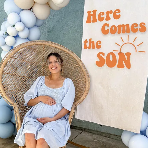 Vista 4 de Letrero de calcomanía para fiesta de baby shower con texto en inglés «Here Comes The Son» (Here Comes The Son)