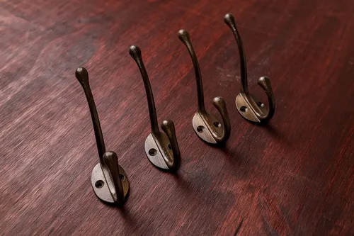 Vista 8 de CRAFTSMAN ROAD Ganchos de pared vintage de hierro fundido (acabado de latón antiguo, juego de 4) – Ganchos rústicos para abrigos de granja
