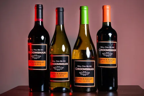 Vista 2 de 12 etiquetas autoadhesivas fáciles de usar para botellas de vino/cerveza de boda