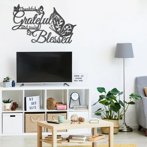Vista 6 de Letrero de pared con texto en inglés «Thankful Grateful and Truly Blessed», decoración de pared colgante de metal negro con mariposas, letras
