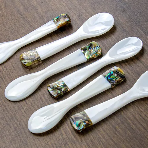 DUEBEL Juego de 6 cucharas de caviar con mopa de nácar con decoración de abulón verde para caviar, huevo, helado, café (blanco, 3.5 x 0.9 in)