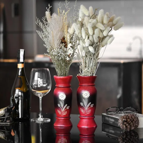 Vista 4 de AeraVida Juego de jarrones de madera de mango de 8 pulgadas con flores rojas vintage (2 piezas) Jarrones de madera rústicos hechos a mano