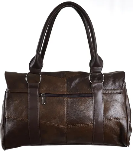 Vista 2 de Bolso de hombro de cuero para mujer con carpeta sobre solapa y cierre magentic.