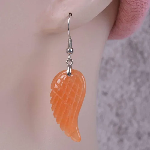 Vista 3 de Aretes colgantes hechos a mano con alas de ángel de reiki curativas de cristal de piedras preciosas