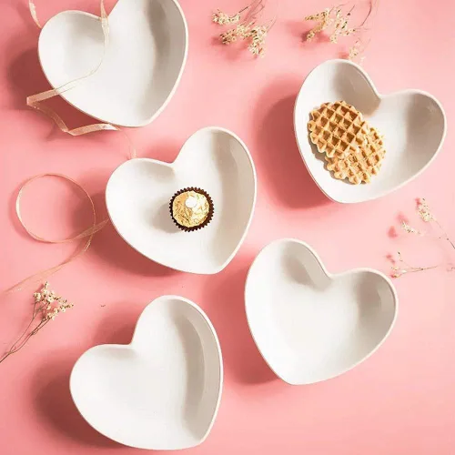 Plato de cerámica blanco multiusos en forma de corazón para condimentos, platos para sushi, aperitivos, platos para servir platos (juego de 4)
