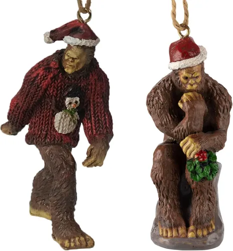 Bigfoot - Juego de 2 adornos para árbol de Navidad | Juego de figuras de resina de árbol que incluye pie grande con suéter feo de Navidad y Bigfoot