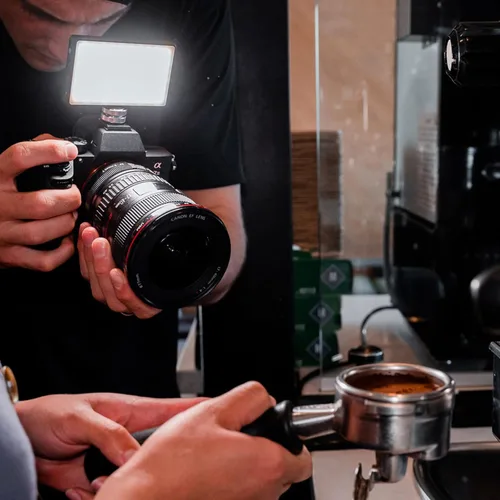 Vista 8 de Lume Cube Panel Mini Luz LED Bicolor para Cámaras DSLR Profesionales Panel Mini Ajustable, Pantalla LCD Iluminación para Fotografía y Video