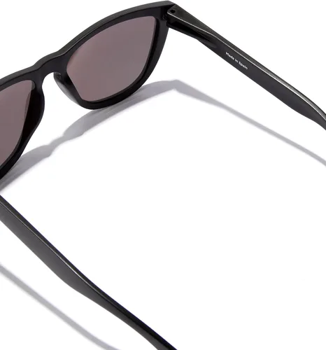 Vista 79 de Hawkers One Sunglasses for Men and Women - 100% UV400 Protection - Lightweight and Square Sunglasses