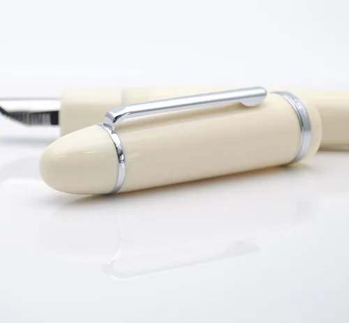 Vista 7 de Pluma estilográfica JINHAO X159 (Plumín F 0.5mm, blanco marfil con clip plateado)
