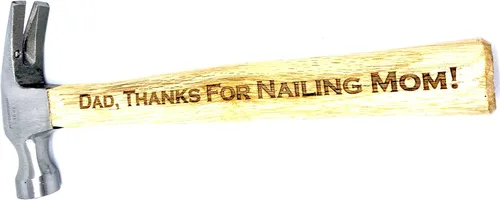 Divertido regalo para el Día del Padre (Thanks for Nailing Mom) grabado tamaño completo estándar de 16 oz. Martillo totalmente funcional, hecho a