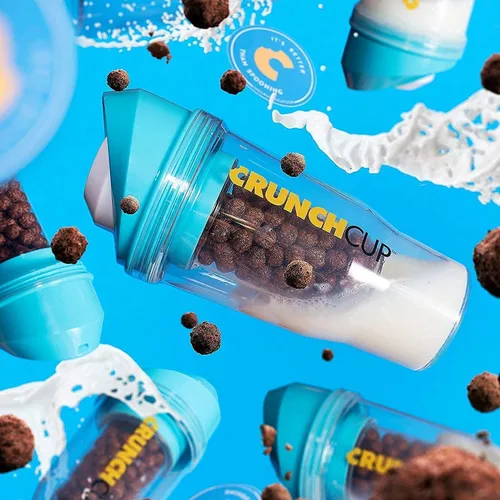 Vista 2 de CRUNCHCUP Combina y ahorra en dos vasos de cereales portátiles, sin cuchara, sin tazón, es cereal sobre la marcha [azul y rosa]