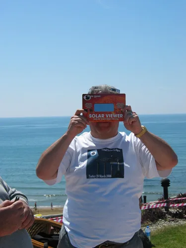 Vista 3 de # 14 – Visor de vidrio para eclipse solar de vidrio- agradable verde Imagen de la sol – Fabricadas en Estados Unidos