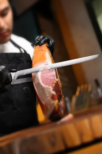 Vista 8 de Dalstrong Rebanadora de carne y jamón estilo español, 12 pulgadas, Gladiator Series Elite, acero alemán de alto carbono, con vaina, certificado NSF