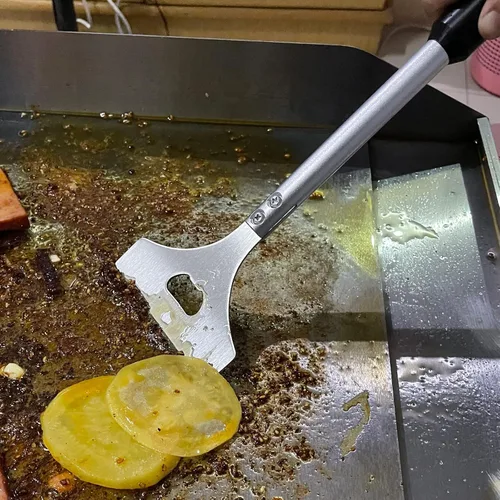 Vista 2 de Raspador de plancha de longitud extra, raspador de limpieza de plancha con mango de 16 pulgadas, 7 asas, raspador de parrilla de acero inoxidable