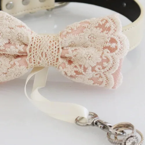 Vista 2 de Collar de pajarita de rubor de perlas, propuesta para portador de anillos de perro collar ajustable M XXL, collar de encaje de elegancia rústica